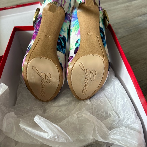 Guess fabric heels in multi - Picture 4 of 4